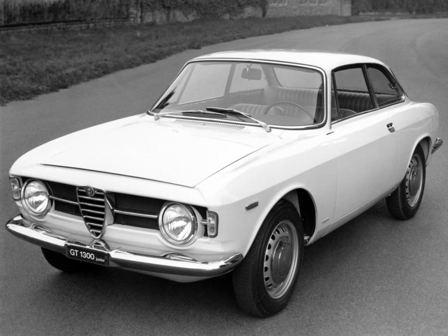  Alfa Romeo Giulia GT 1300 Junior (105) 1966 года  (фото 10 из 10)